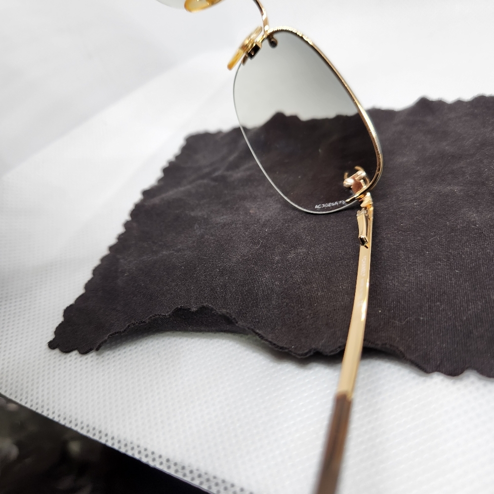 Chanel Sunglasses in pristine condition, exhibiting no blemishes. Model CH4099 - Picture 5 of 13